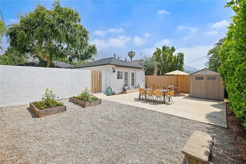 2482 New York Drive, Altadena, California 91001 home-pic-36